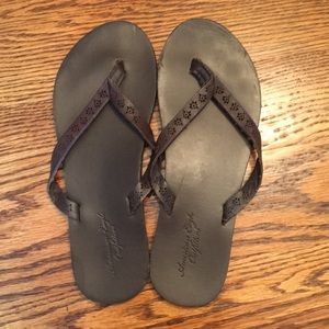 American Eagle flip flops